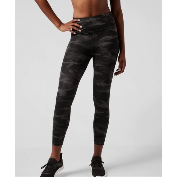 Athleta Ultimate Stash Pocket Camo 7/8 Tight Small - Picture 1 of 15